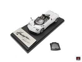 1-43 Pagani Huayra Roadster  Diecast model car - White color