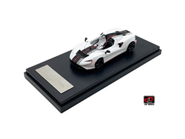 1-64 McLaren ELVA Diecast model car -Black and white color