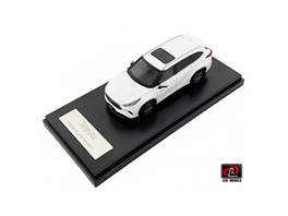 1-64 Toyota Highlander Diecast model car- White color